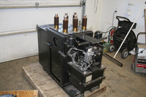 General Electric Magne Blast Circuit Breaker Am-5-150-4 5000 Rated Volts 60hz