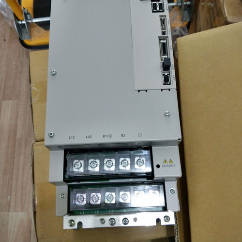 One Yaskawa Servo Drives Sgdv-590a01a New Sgdv-590a01a