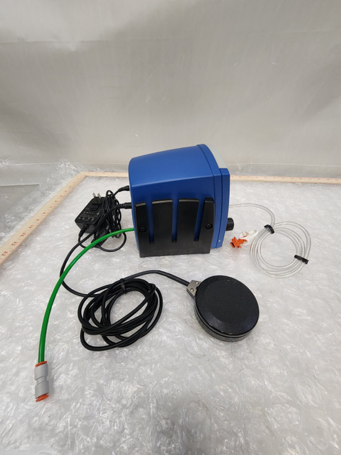 Nordson Efd Llc Efd Ultimus Dispenser 7002003 with Efd 2422-1 Foot Pedal