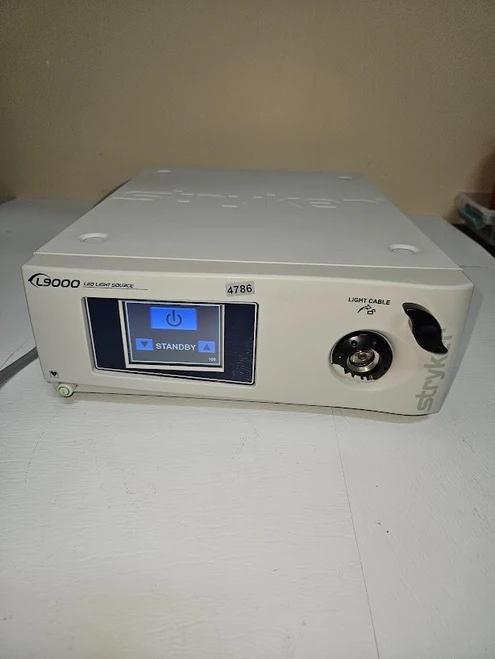 Stryker L9000 Light Source Ref 0220210000 - Cosmetic Damage