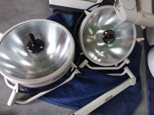 Stryker Visum Surgical Light for Enhanced Surgical Illumination