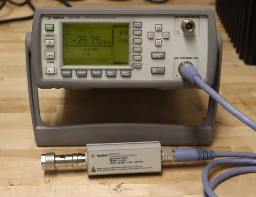Keysight E4416a Peak/average Power Meter with E9323a Sensor