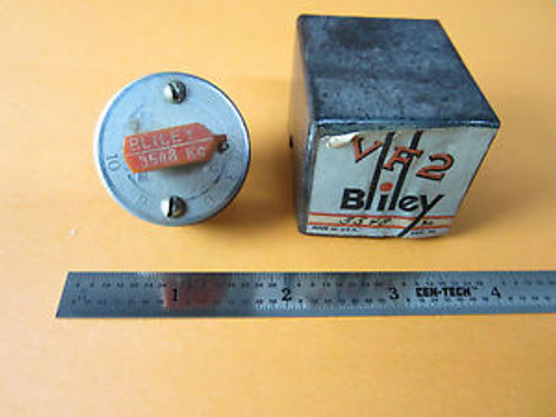 VINTAGE WWII QUARTZ CRYSTAL BLILEY VARIABLE 3548 KC FREQUENCY VF2 +BOX BIN#D3-30