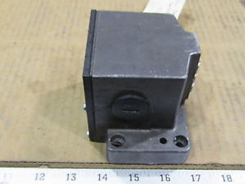 Balluff BNS 519-D03-D12-100-10 Limit Switch 3 Position