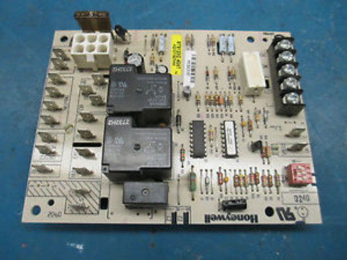 HONEYWELL ST9120C4057 HVAC CONTROL BOARD