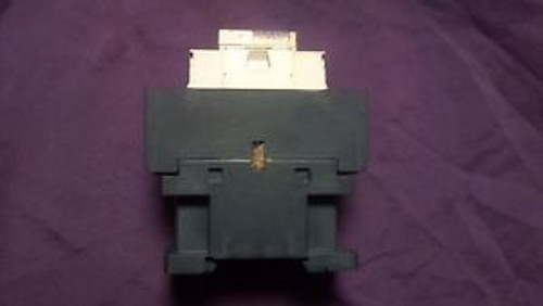 Schneider Electric  Contactor Relay  120V Coil LC1D32G7 mounts to DIN Rail