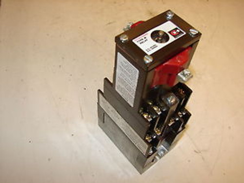 CUTLER HAMMER D26MR802 LATCHED RELAY New