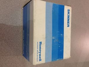 NEW IN BOX HONEYWELL  SKINNER VALVE 3/4 PIPE SIZE 707N5 NO SOLENOID