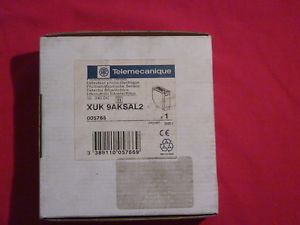 TELEMECANIQUE XUK-9AKSAL2 NEW IN BOX  PHOTOELECTRIC SENSOR