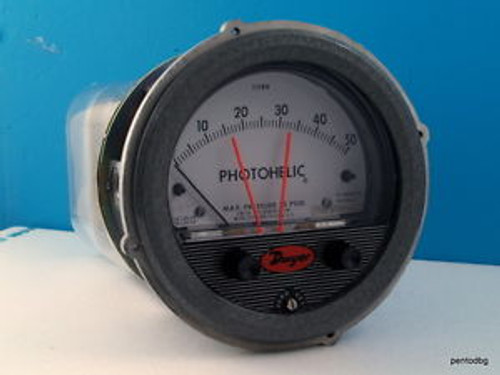 DWYER  PHOTOHELIC PRESSURE SWITCH GAGE  SERIES 3000 25PSIG 220V SCALE IN TORR