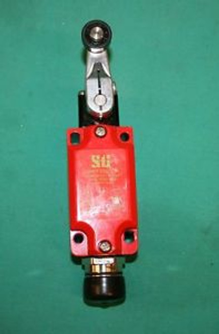 Sti, 44505-2221, Limit Switch Lever Roller IEC60947-5-1 Omron NEW