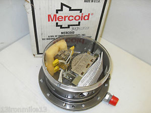 NEW DWYER MERCOID PG-804-P1 DIFFERENTIAL PRESSURE SWITCH 1/2 NPT New