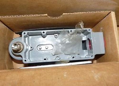 NEW IN BOX NAMCO CONTROLS LIMIT SWITCH SNAP LOCK EA700-50100