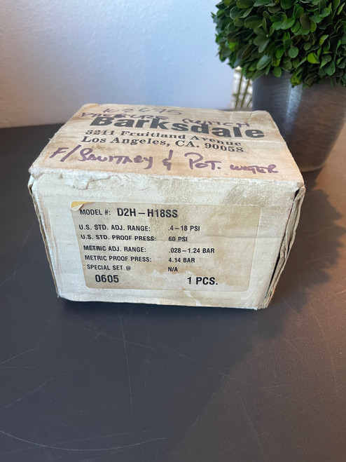 Barksdale  Directional Control Valves D2H-H18SS ( Old Stock)