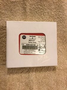 NEW Allen-Bradley 440R-N23126 GUARDMASTER Safety Relay 440RN23126
