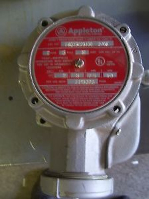 APPLETON CAT# FSQX3023100 SWITCH WITH RECEPTACLE