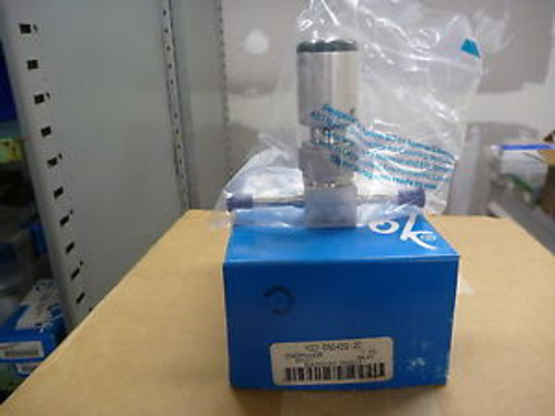 Swagelok H22-BN5459-2O, 1/4 Hastelloy 3-Way Bellows Valve W/ Tube Extensions