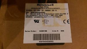 #94 - HONEYWELL DIGITAL CONTROLLER W/MANUAL DC3300 New