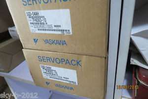 1 pcs New YASKAWA SGD-04AH new in box