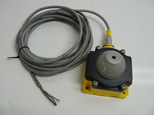 BANNER K80LGRAL1YPQ EZ-LIGHT: 3-COLOR AUDIBLE INDICATOR W/ TURCK U093762 CORDSET