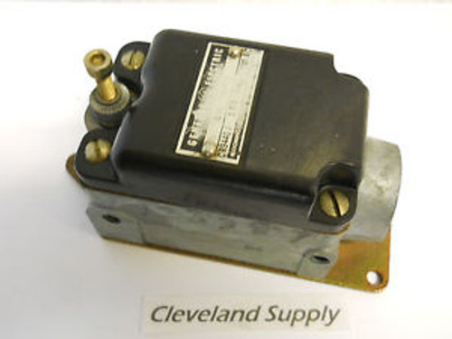 GE CR9440J 1D2 LIMIT SWITCH 600VAC  NOS CONDITION / NO BOX