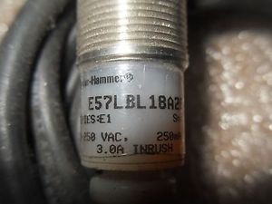 (I10-8) 1 NEW CUTLER HAMMER E57LBL18A2E PROXIMITY SWITCH