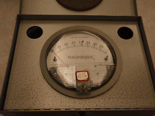 Magnehelic differential pressure gage series 2000 0 - 2 with case and hardware