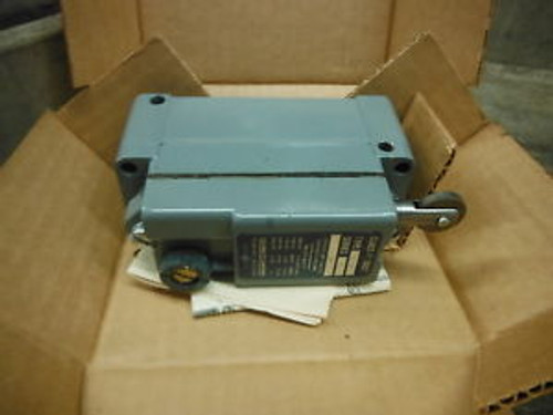 SQUARE D LIMIT SWITCH 9007 AW-38 ~ NEW NOS
