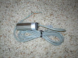 NEW TELEMECANIQUE XSA-V11151 PROXIMITY SWITCH