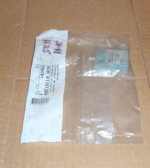 XCM-A110T300 Telemecanique New In Box Limit Switch XCMA110T300 XCM A110T300