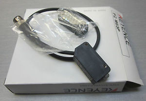 Keyence PZ-M63P retro reflective photoelectric sensor wtih R-5 reflector