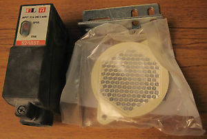 Balluff BOS-S2-1-B3T Photoelectric Sensor With R2 Reflector