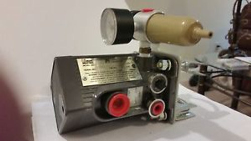 MOORE INDUSTRIES IPF CURRENT PRESSURE TRANSMITTER IPF/4-20MA/3-15PSIG NEW