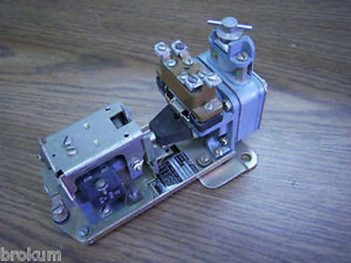 SQUARE D # 9050 BO 4E PNEUMATIC TIMING RELAY 9050 B0 4E SERIES D NEW