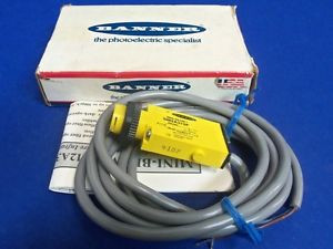 BANNER SM2A312F 24-240 VAC 2 M MINI-BEAM SENSOR New