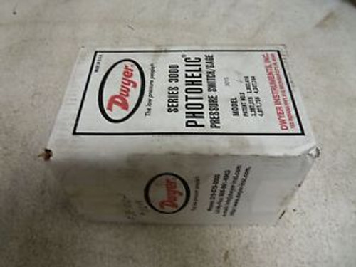 DWYER 3015 PHOTOHELIC PRESSURE GAGE NEW IN A BOX