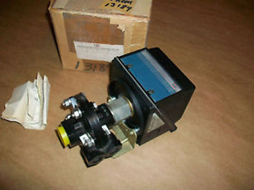 United Electric Pressure Switch  Model 456-J302K    NEW  IN BOX
