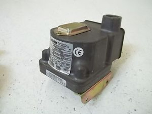 BARKSDALE D1T-H18SS PRESSURE OR VACUUM ACTUATED SWITCH NEW  OUT OF A BOX