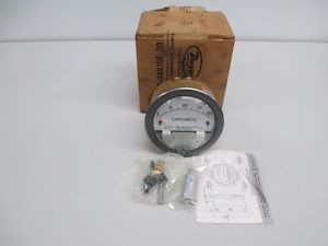 NEW DWYER 42200 SB CAPSUHELIC PRESSURE 0-200PSI 5IN 1/4IN NPT GAUGE D233130