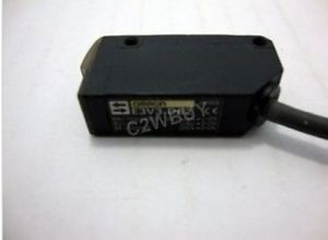 1PC Omron OMRON E3V3-T81 xhg50