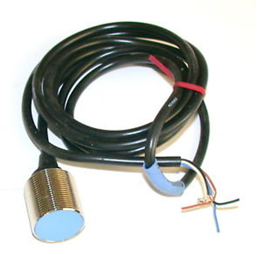 UP TO 2 NEW KEYENCE PROXIMITY SENSORS 12-24 VDC MODEL EZ-30M