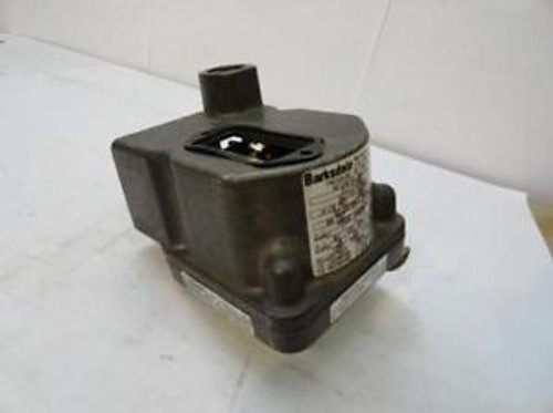 34568 Old-Stock, Barksdale D1T-H18SS Pressure/Vacuum Actuated Switch
