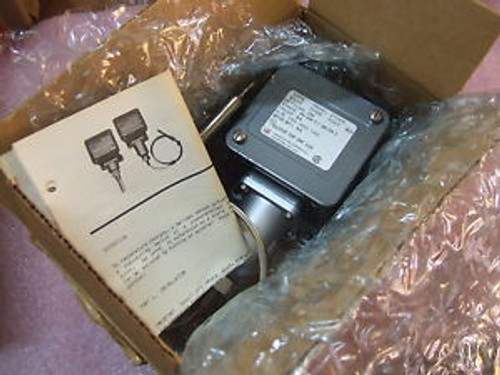 United Electric Type E105-M9BB Temperature Switch New In Box