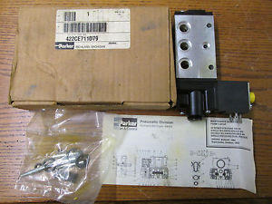 NEW NOS Parker 422CE711D79 Stacking Valve ST-1/4 Inch SSOL VAL 3R090A