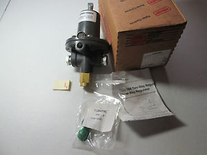 NEW IN BOX FISHER 164A/85 THREE WAY REGULATOR SPRING RANGE 35-100 PSI  (TT3)