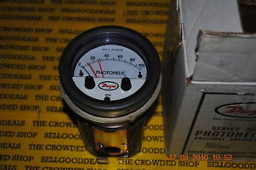 Dwyer A3100 Photohelic Pressure Switch/Gage New