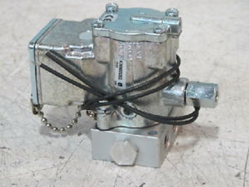 PARKER SCHRADER BELLOWS K065-6033-53 VALVE & N1952600153 MANIFOLD (NEW IN BOX)