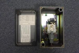 A-B Allen Bradley 836-C5 Pressure Control SER A 836-C5S Non Metallic Enclosure