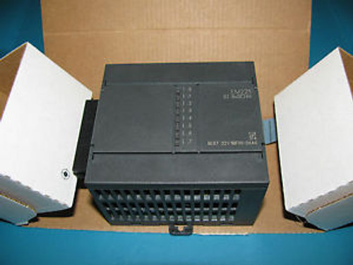 NEW IN A BOX  SIEMENS 6ES7 221-1BF00-0XA0