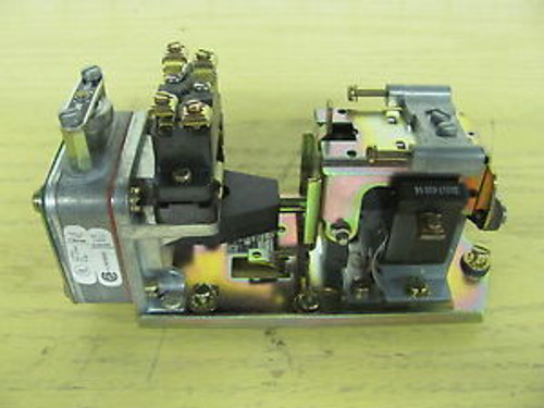 Square D 9050 BOZE Pneumatic Timing Relay